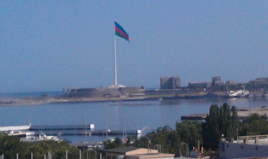 Baku. Flaggenplatz. Hier entsteht die Halle für den ESC 2012